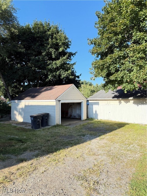 918 Brittain Rd Akron, OH 44305 – photo 3