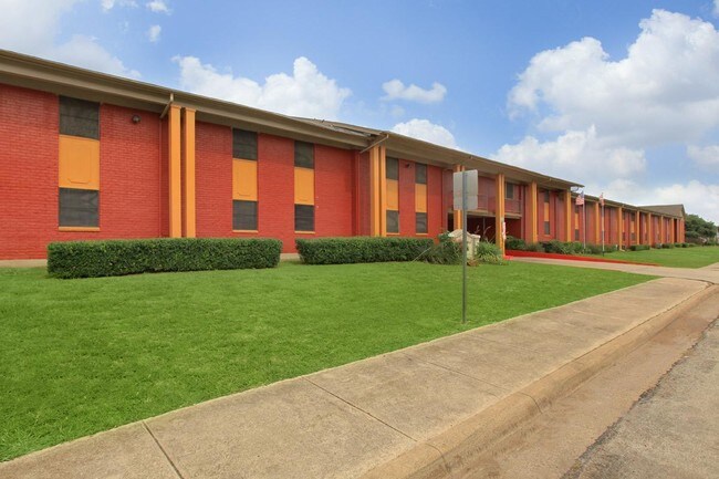 Take A Stroll Through Our Lovely Community - Metro @ 1515
