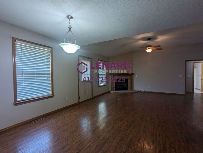 Building Photo - Spacious 3 Bedroom Home!