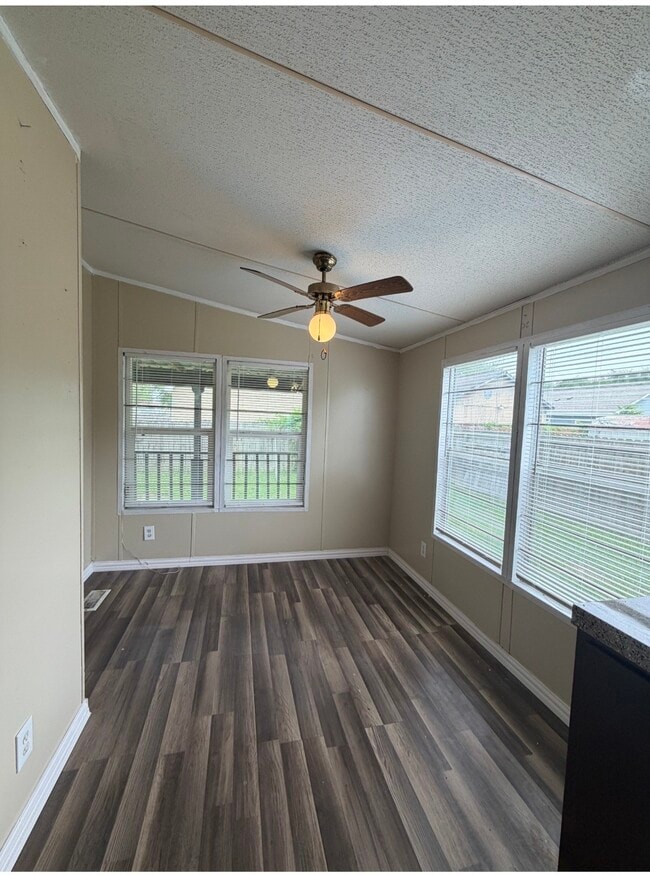 Foto del edificio - 11703 Greenmesa Dr