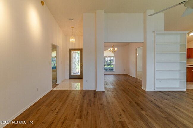 Building Photo - 1623 Sandy Springs Dr