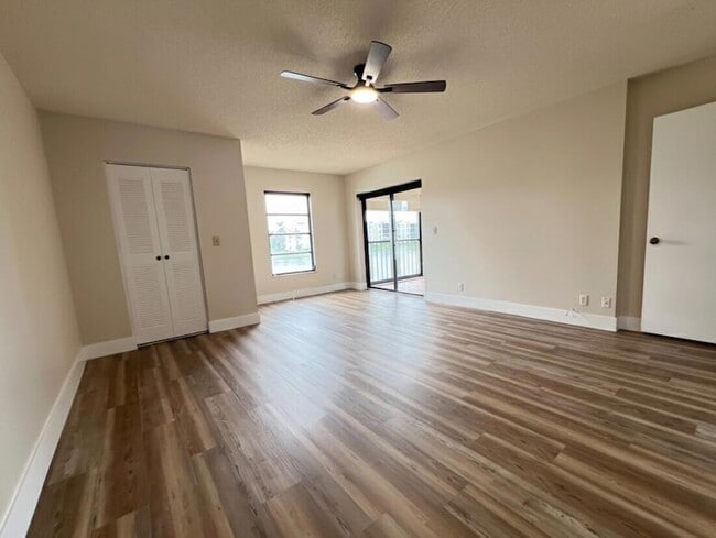 Foto del edificio - 7320 Amberly Ln