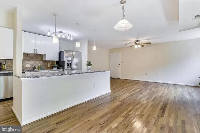 Foto del edificio - 12405 Braxfield Ct