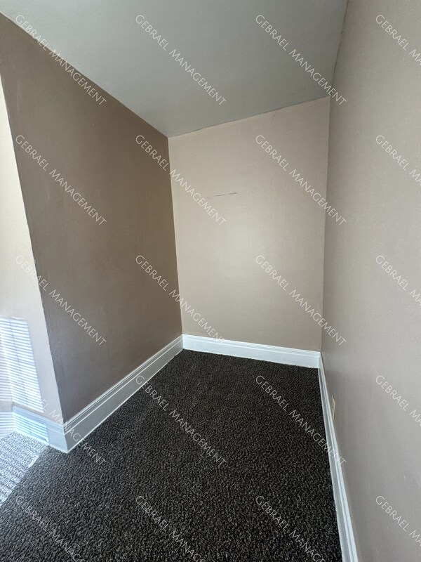 Building Photo - 609 Thomson St