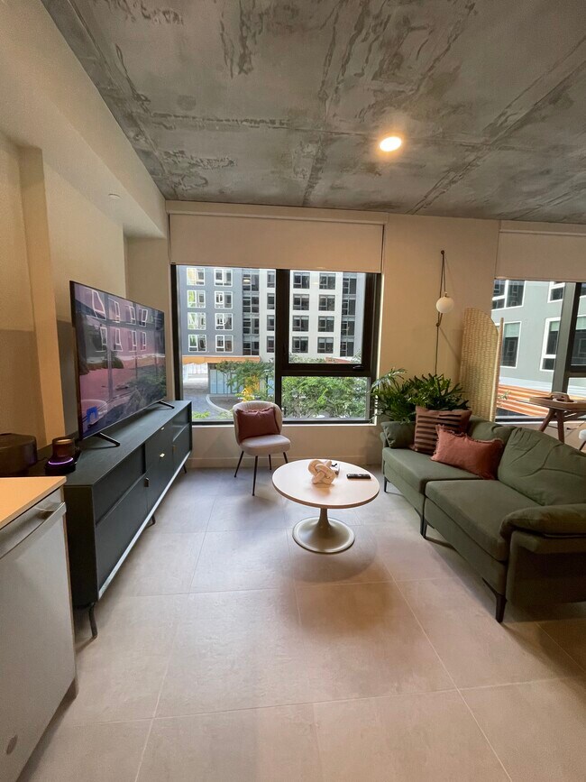 Foto del edificio - 349 NW 31st St