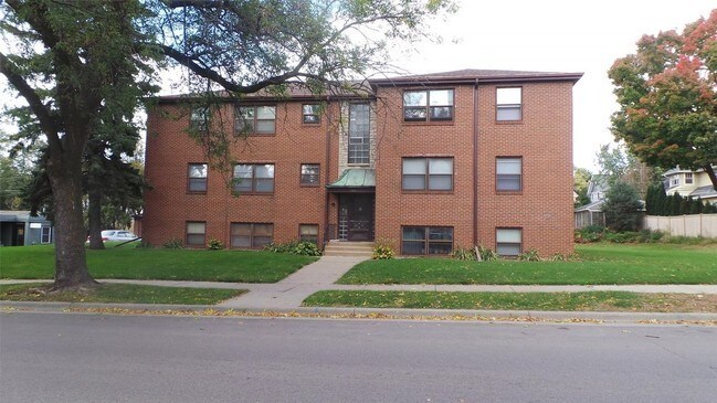 Primary Photo - 903 St Clair Ave