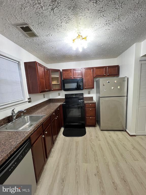 Building Photo - 4201 Drake Ct