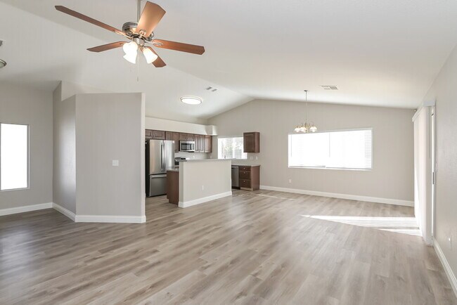 Foto del edificio - 655 Camp Hill Rd