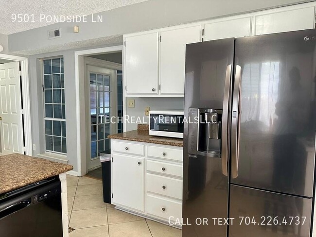 Foto del edificio - 9501 Pondside Ln