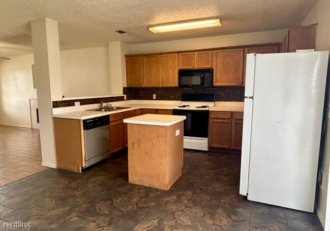 Building Photo - 4 br, 2.5 bath House - 3109 Pinehurst Ct