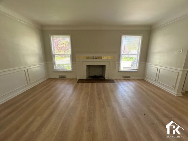 Building Photo - 3 Bed 1 Bath Eastside Home Available - Near St John Moross!