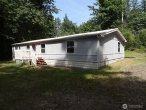Building Photo - 5530 Central Valley Rd NE