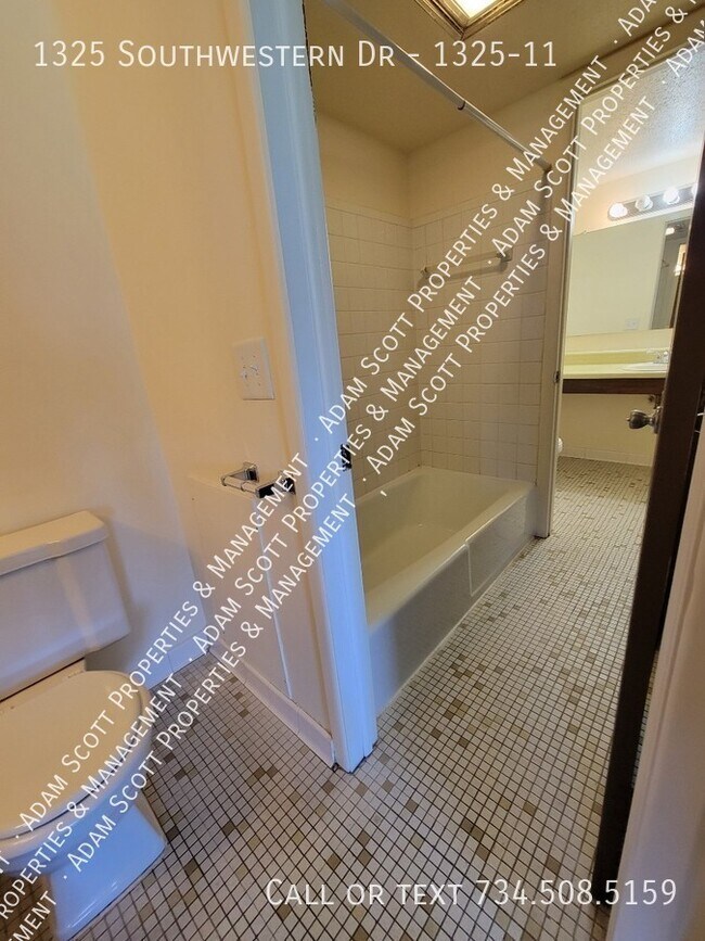 Foto del edificio - 1325 Southwestern Dr