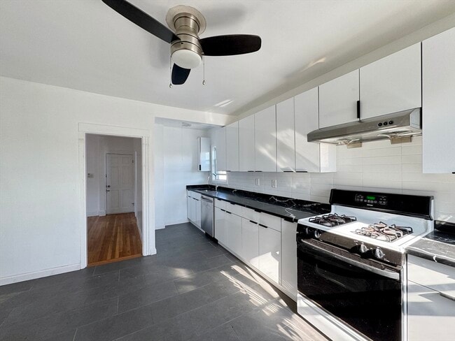 Building Photo - 33 Hollis Ave