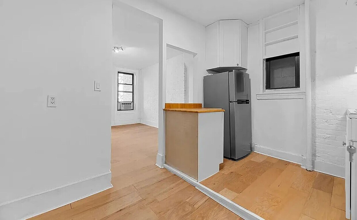 Primary Photo - 223 East 58th Street