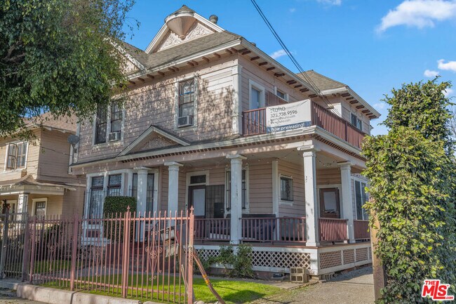 Foto del edificio - 1223 W 23rd St