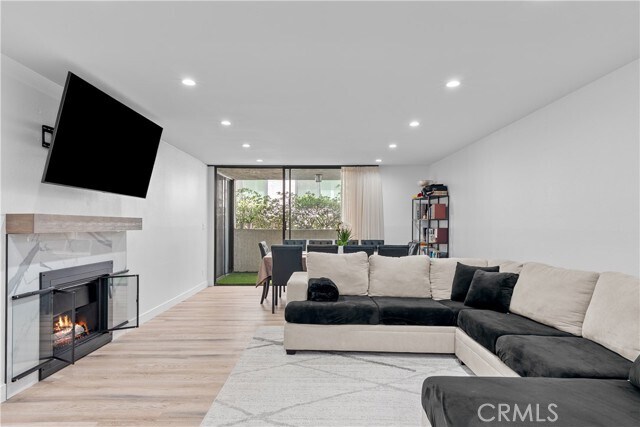 Foto del edificio - 5325 Lindley Ave