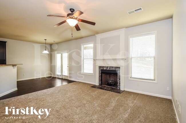 Foto del edificio - 4868 Maple Glen Dr