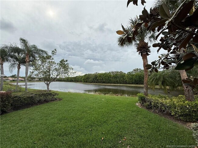 Foto del edificio - 8952 SE Retreat Dr