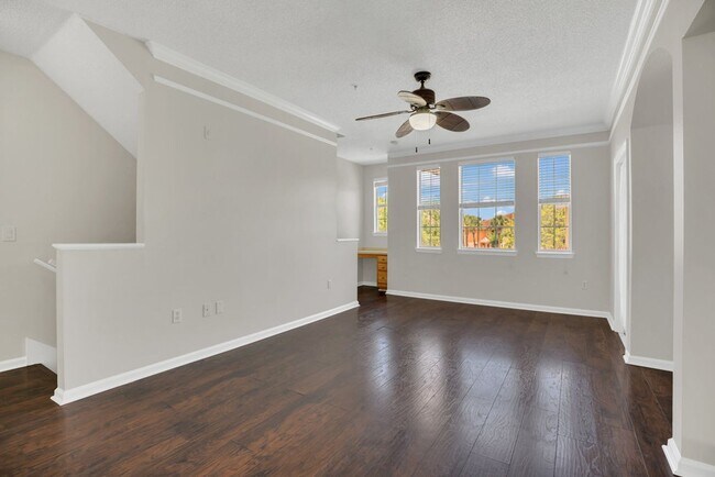 Building Photo - Corner Unit in Villanova at Hunter's Creek