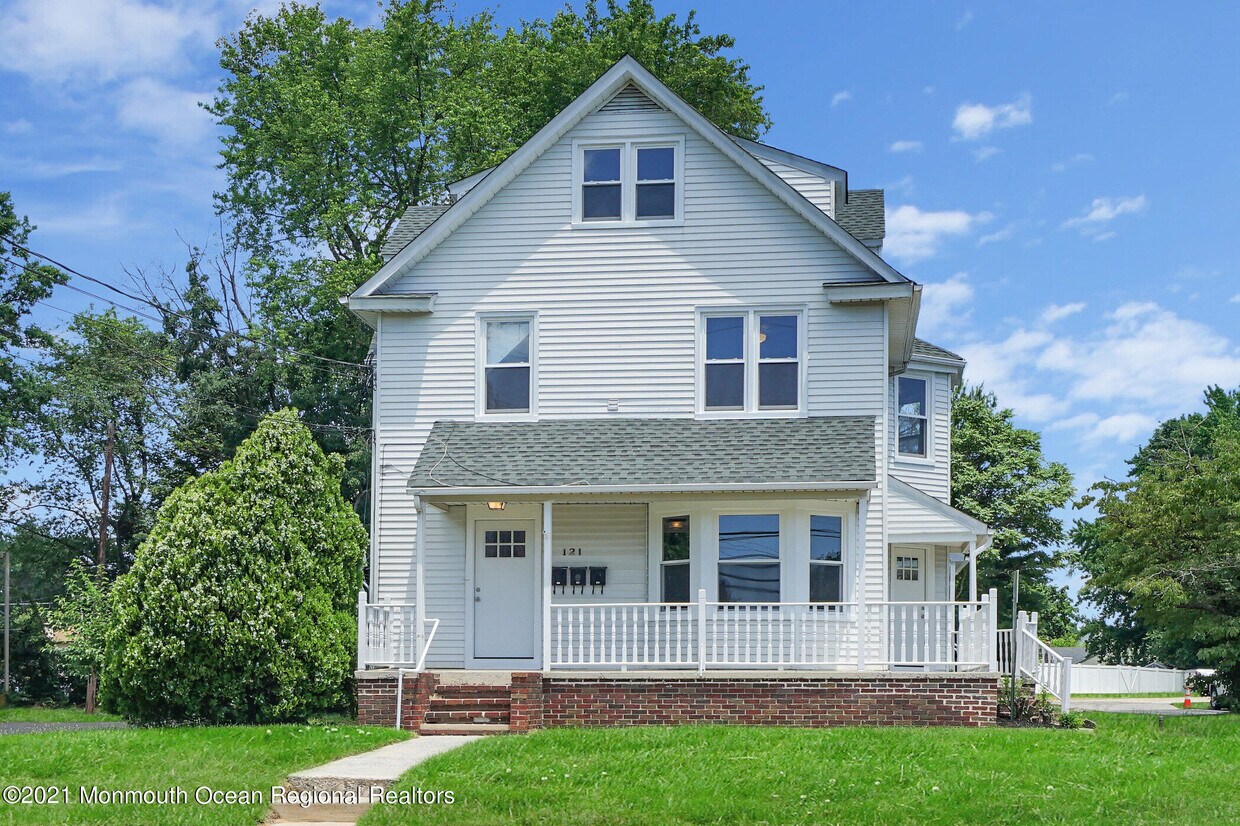 Primary Photo - 121 E Browning Rd