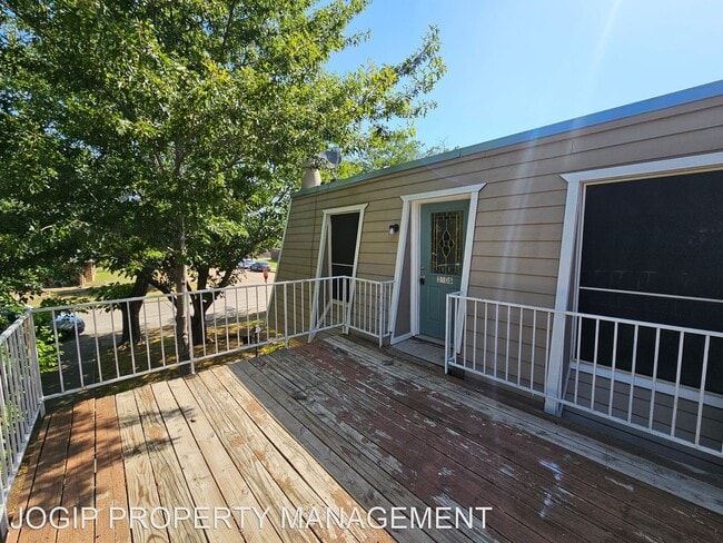 Building Photo - 2 br, 1 bath House - 3100 Medina St. #3106