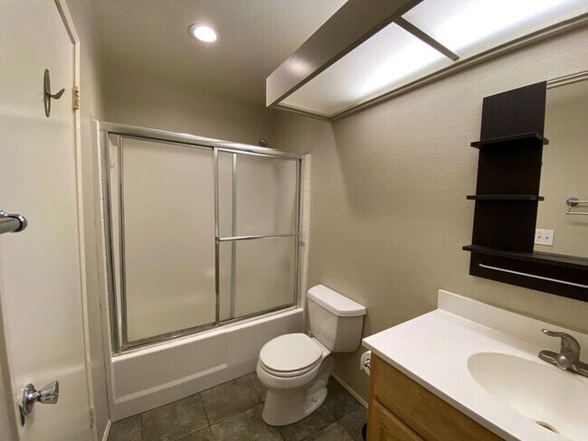 Building Photo - Updated Two Bedroom Two Bathroom Condo!