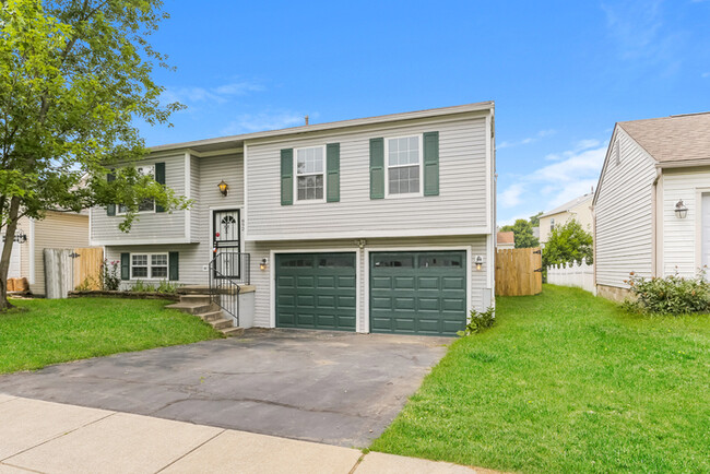 Building Photo - Gorgeous 3 Bedroom