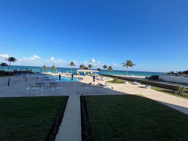 Foto del edificio - 17555 Collins Ave