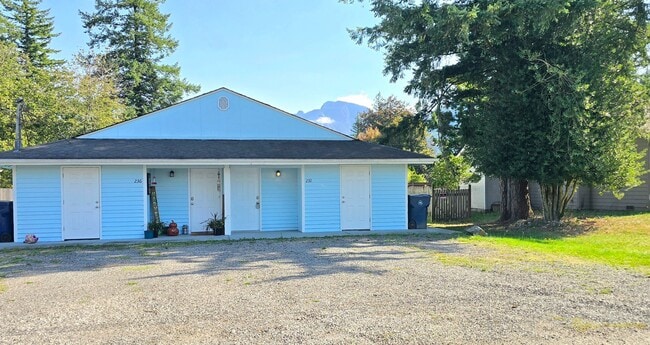 Building Photo - 2 Bedroom Unit Available Now in Gold Bar