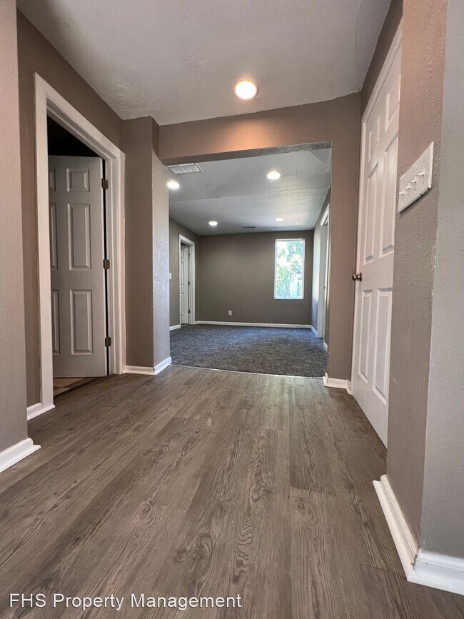 Building Photo - 5 br, 4 bath House - 900 E Dale