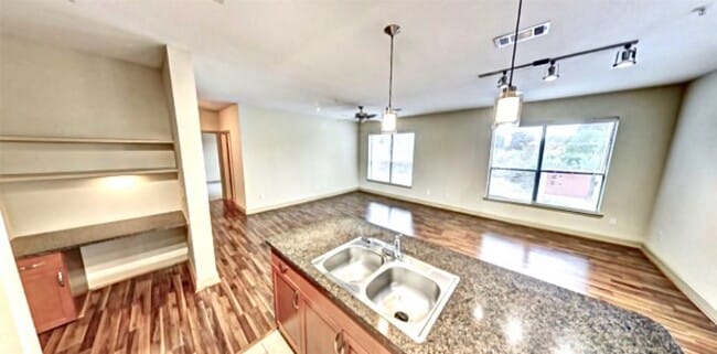 Foto del edificio - 3333 Weslayan St