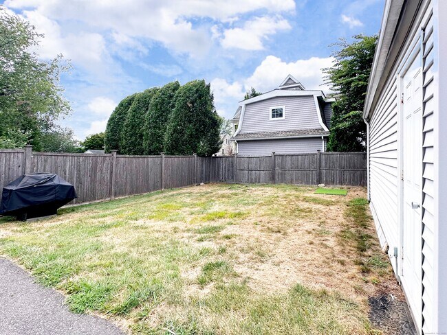 Building Photo - 66 Veres St