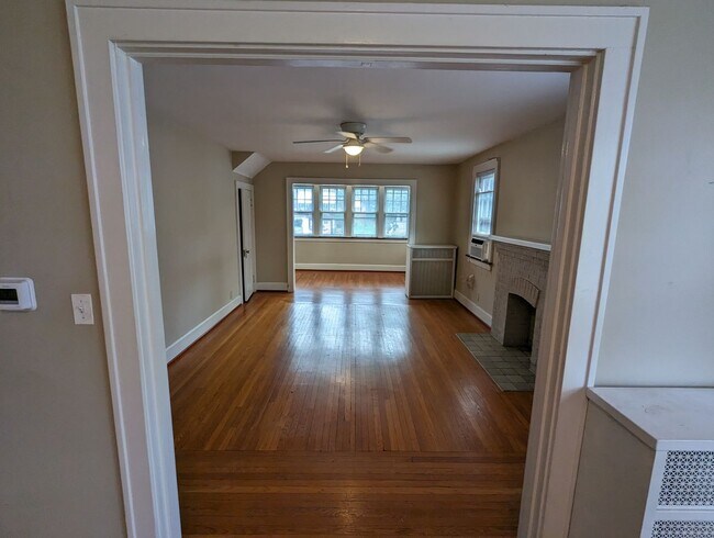 Foto del edificio - 1307 Paxton Ave