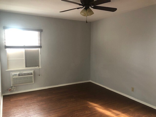 Bedroom - 330 W Alameda Ave