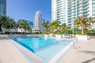 Building Photo - 950 Brickell Bay Dr