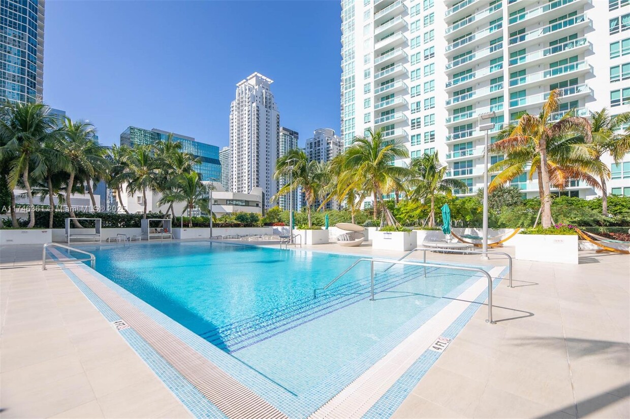 Primary Photo - 950 Brickell Bay Dr