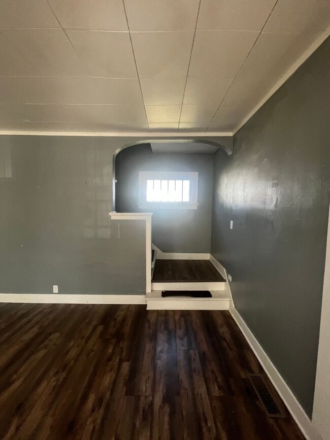 Building Photo - Gorgeous 3 bed/1 bath home available for lease now!