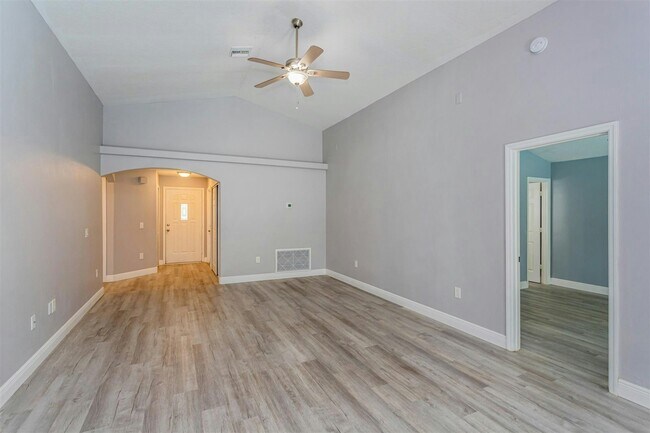 Foto del edificio - 2909 Summer Winds Cir