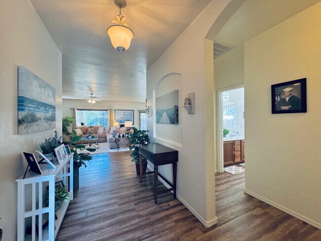 Foto del edificio - 1277 E Birdland Dr