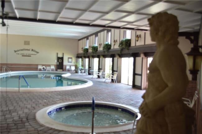 Building Photo - 3660 Inverrary Dr