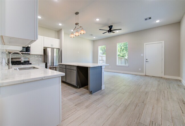 Foto del edificio - 4536 Sunflower St