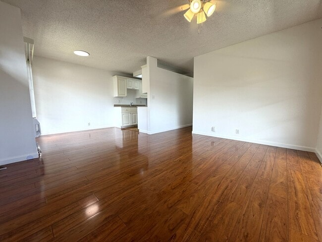 Building Photo - Royal Palm (Waipio) 2 bedroom/1 bath upstairs unit, A/C, Washer/Dryer, 1 parking