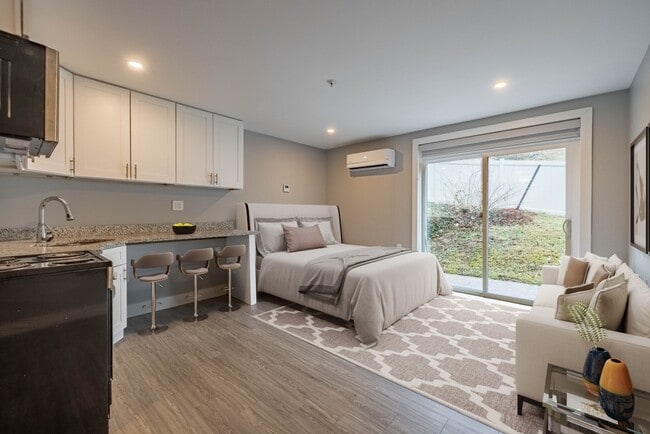 Studio Apartment - High Pointe Apartments