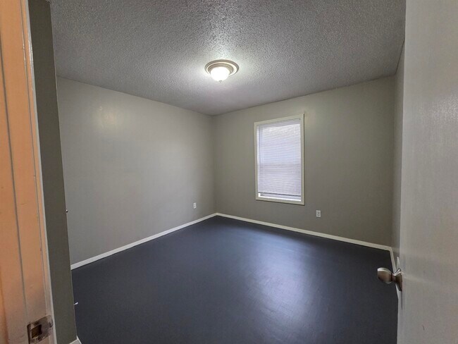 Building Photo - 4417 Don St