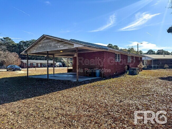 Foto del edificio - 124 Grant Dr