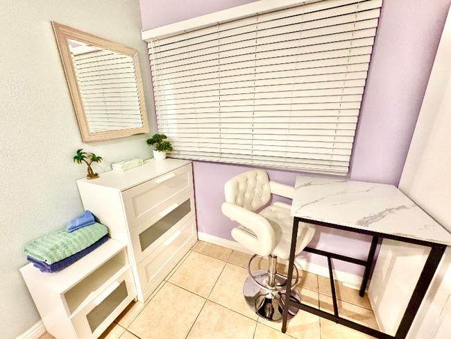 Foto del edificio - 5333 Longridge Ave