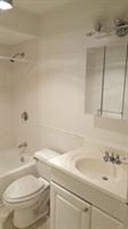 Building Photo - 44 Washington St