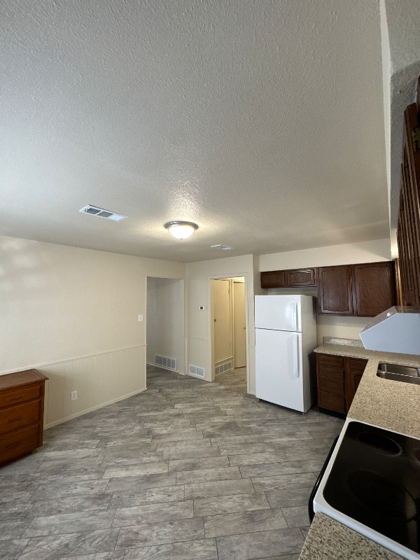 Building Photo - 618 Comal Ave