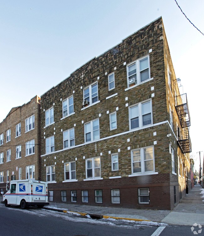 Primary Photo - 30-32 12th Ave